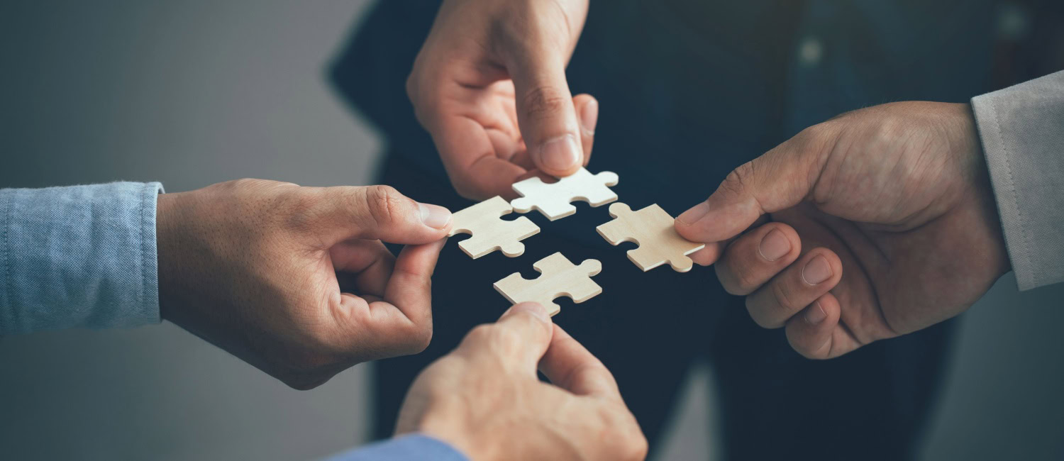 Jigsaw pieces fitting together to represent an effective startup team